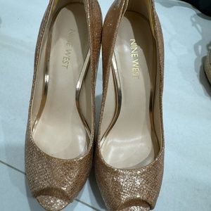 NINE WEST GOLD LAME SHOES
